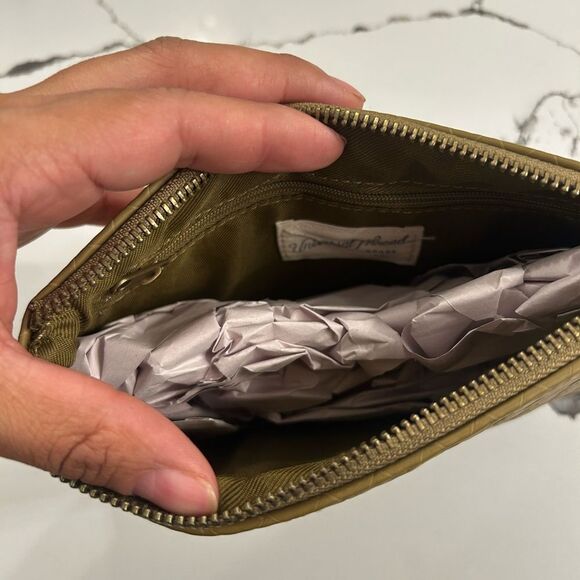 Universal Thread Summer Woven Zip Wallet Green NWT - Picture 4 of 4